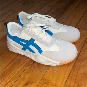 NWOT De Florance Cloudea Sneakers